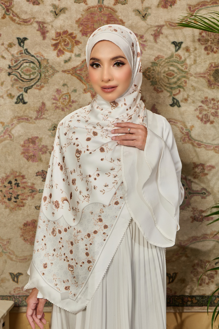 Mihrab Shawl in White