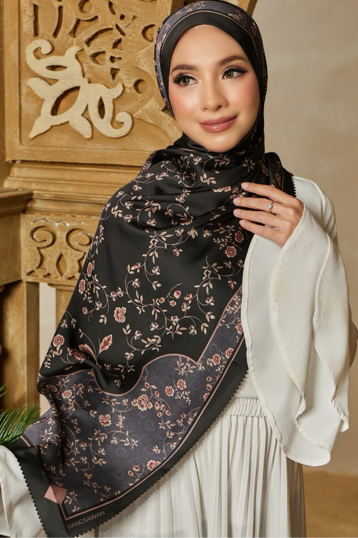 Mihrab Shawl in Black