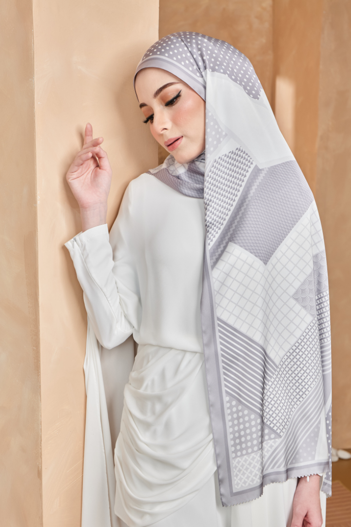 Ekhatan Shawl in Silver Grey