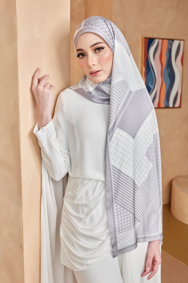 Ekhatan Shawl in Silver Grey