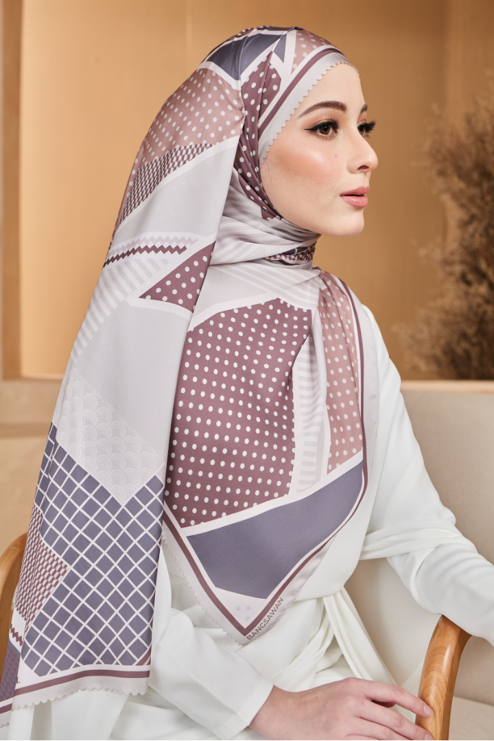 Ekhatan Shawl in Champagne