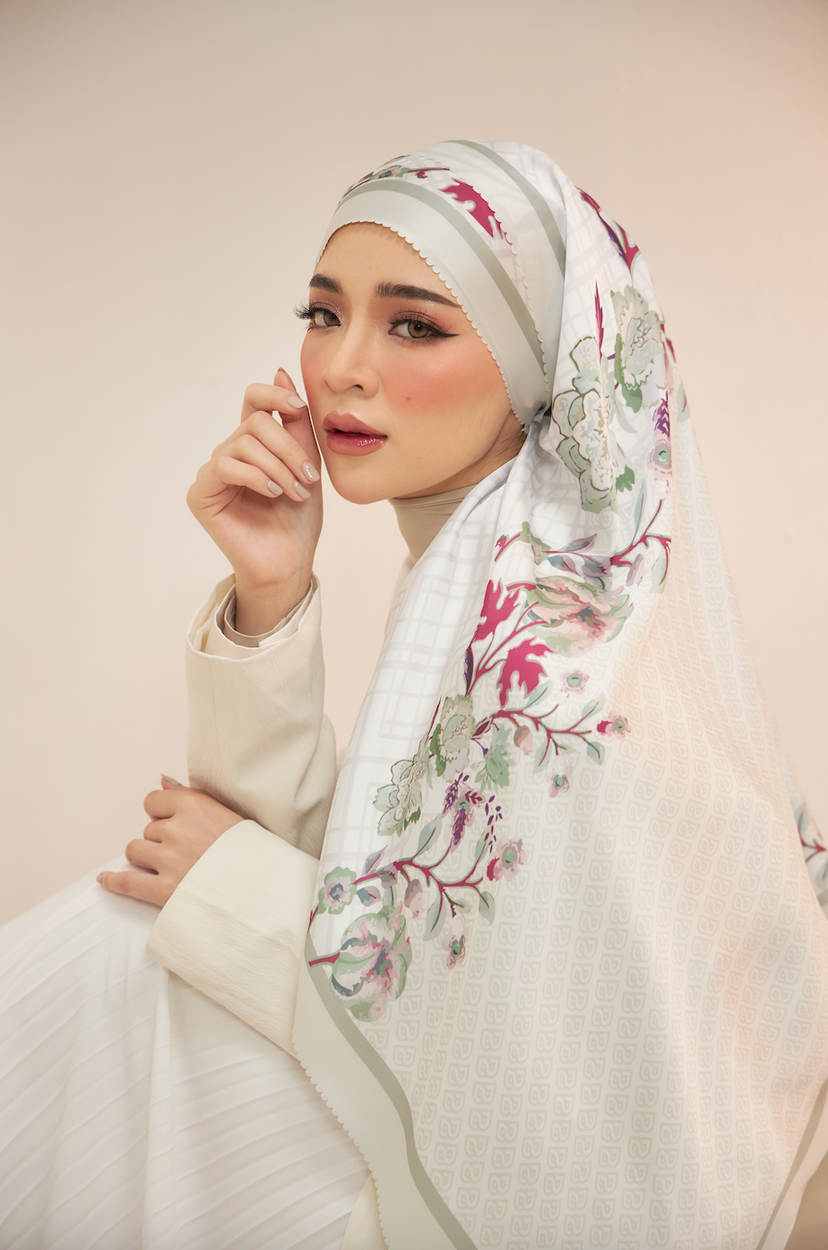 Claudia Shawl in Pearl White