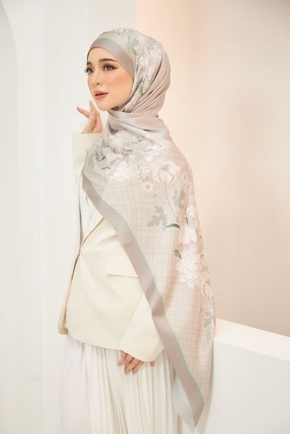 Claudia Shawl in Mauve