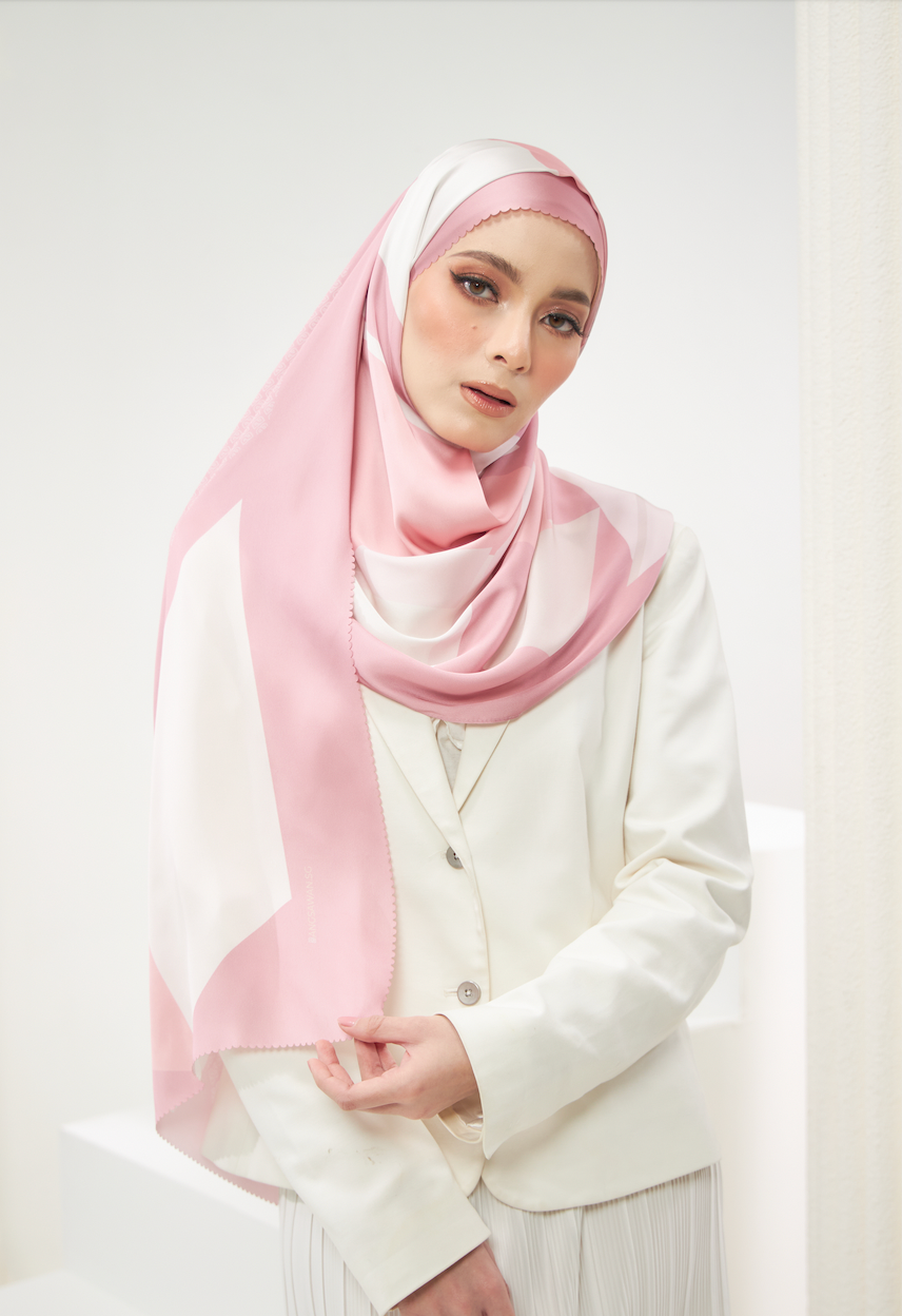 Nour Shawl in Flamingo Pink