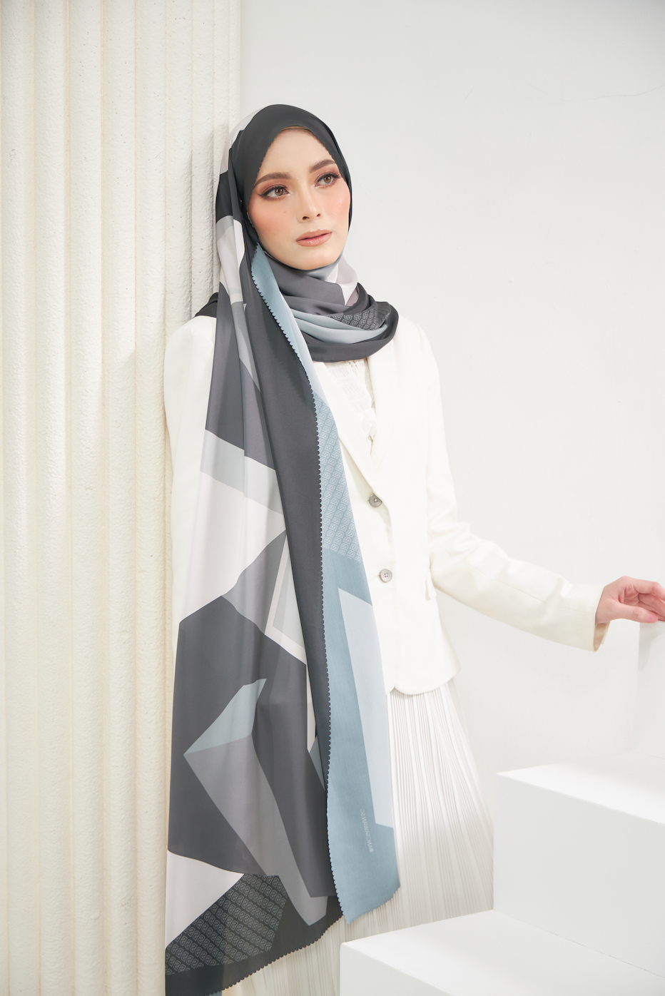 Nour Shawl in Jet Black