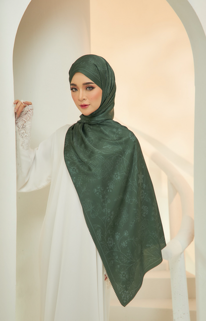 Zizi x Bangsawan : Truffle Shawl in Forest Green