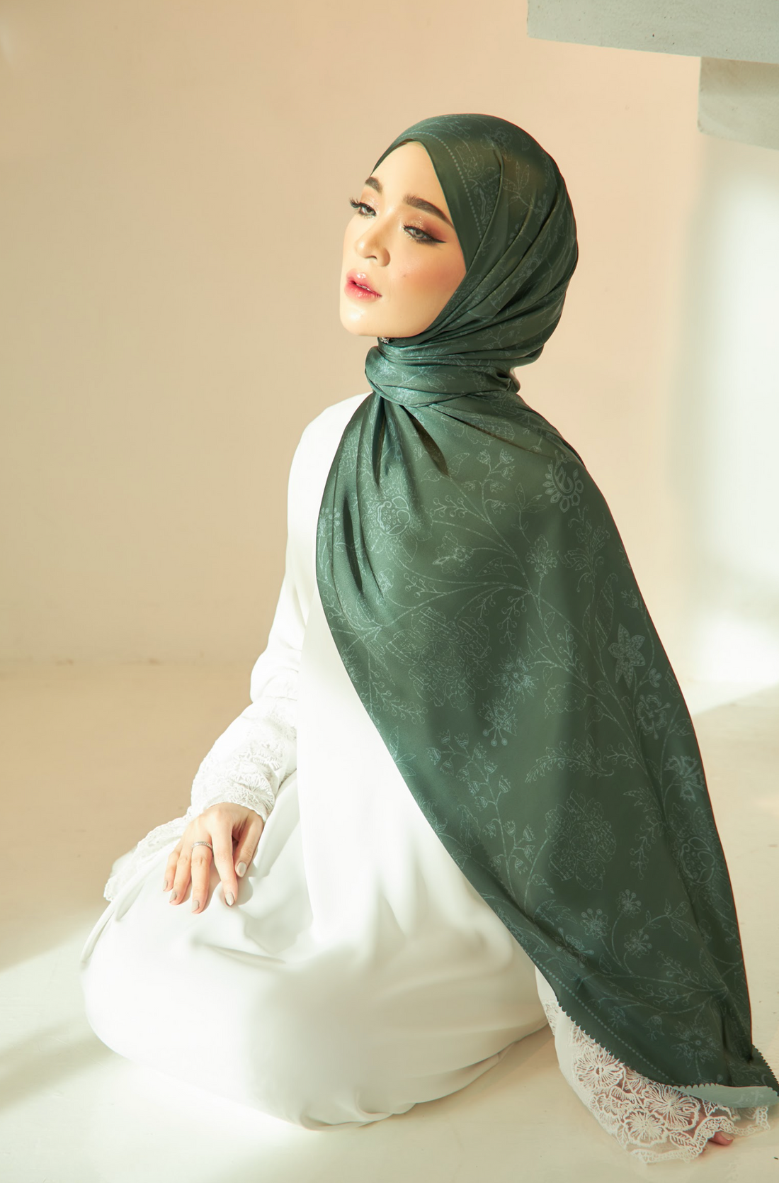 Zizi x Bangsawan : Truffle Shawl in Forest Green