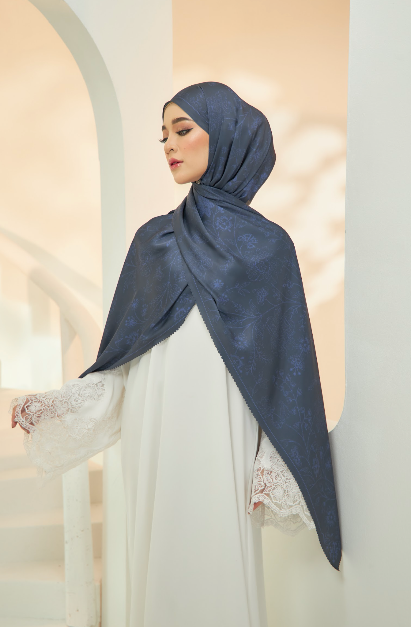 Zizi x Bangsawan : Truffle Shawl in Midnight