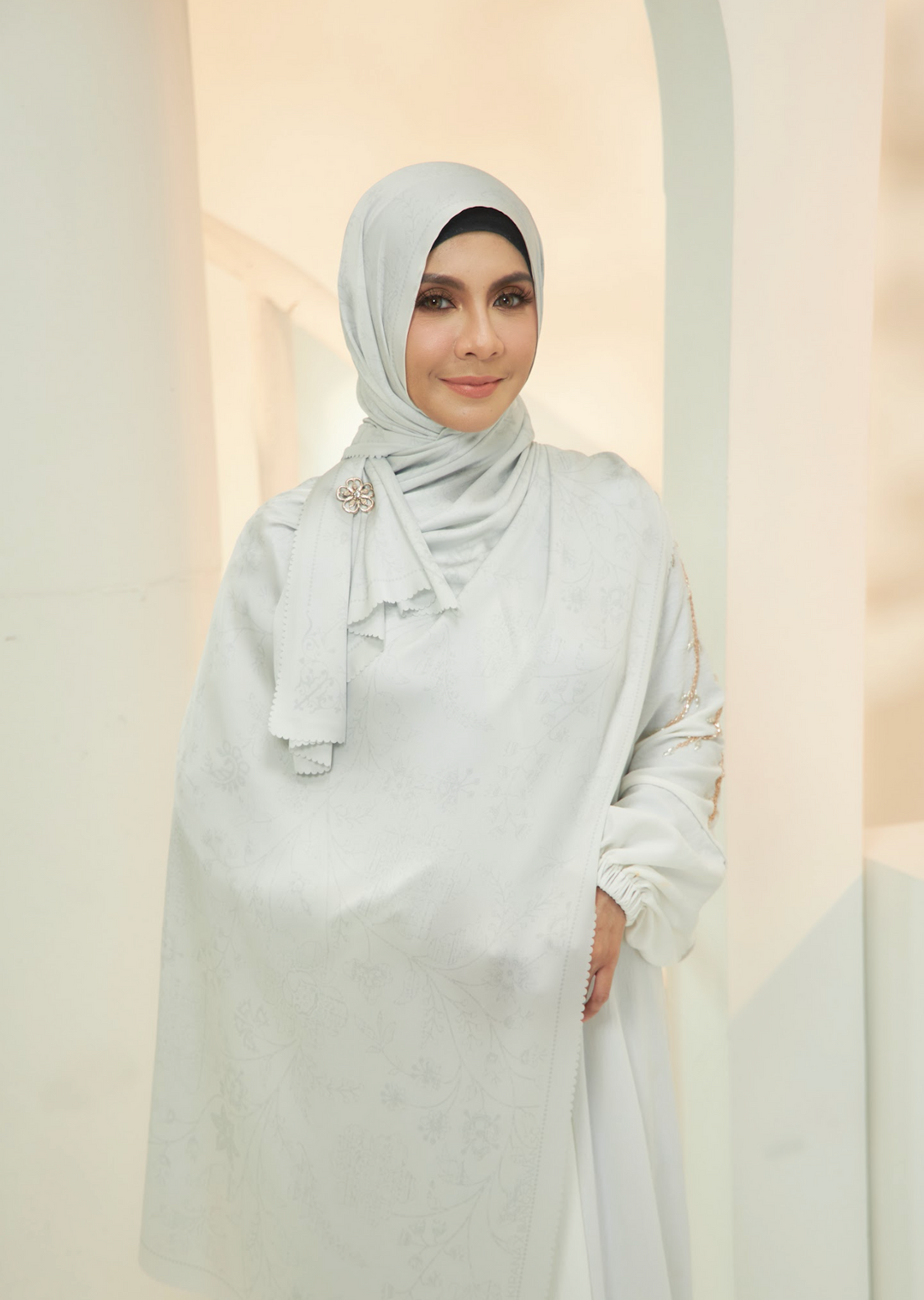 Zizi x Bangsawan : Truffle Shawl in Silvergrey