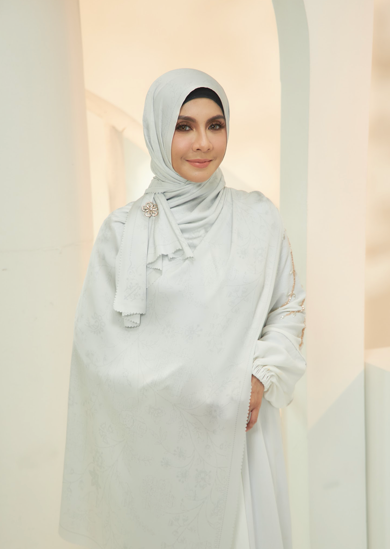 Zizi x Bangsawan : Truffle Shawl in Silvergrey