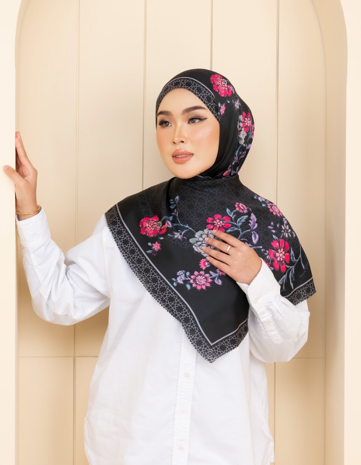 Clarissa Shawl in Black