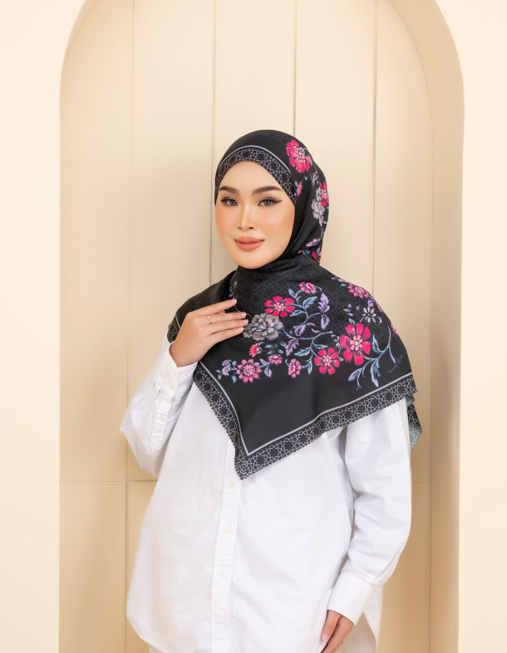 Clarissa Shawl in Black