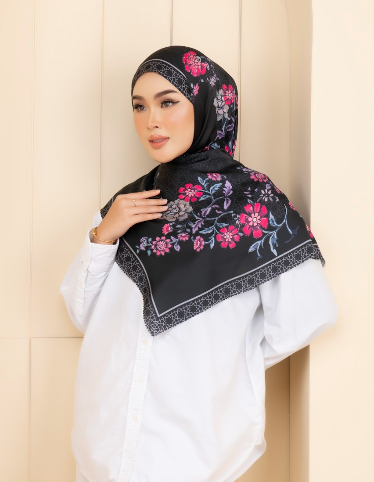 Clarissa Shawl in Black