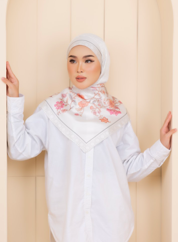 Clarissa Shawl in White