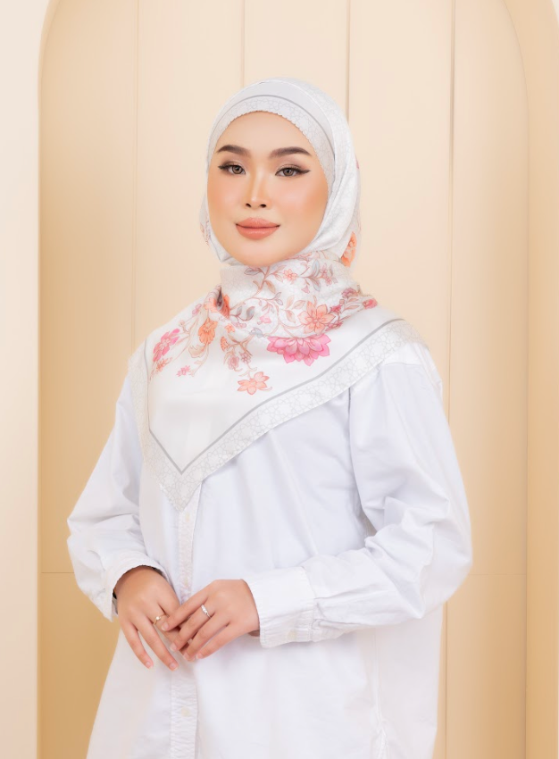 Clarissa Shawl in White