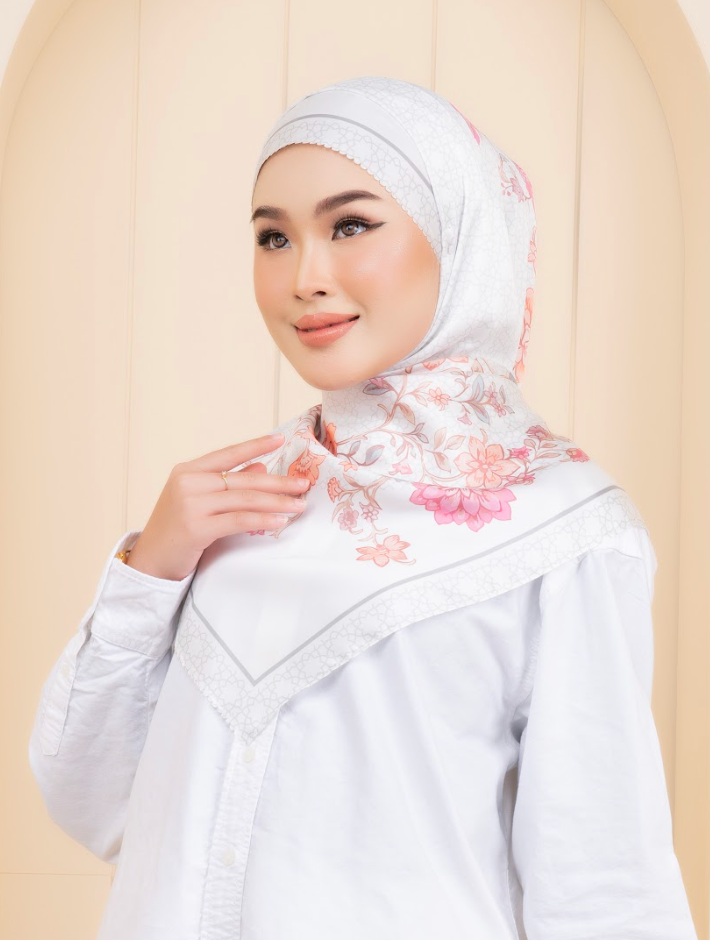 Clarissa Shawl in White