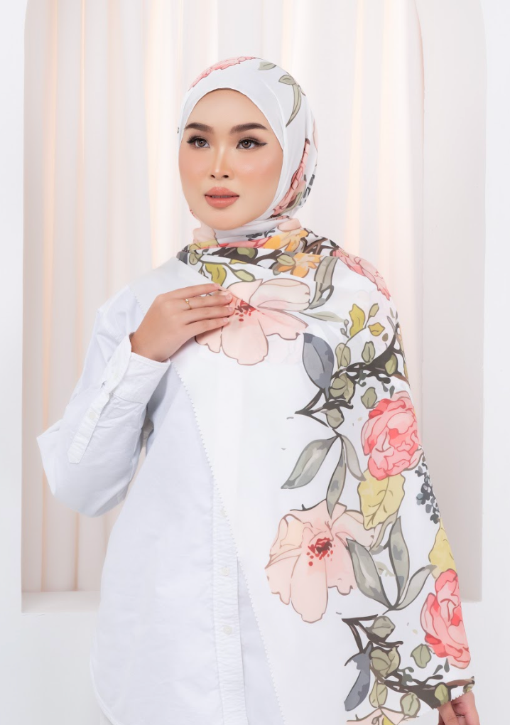 Blooming Shawl in White